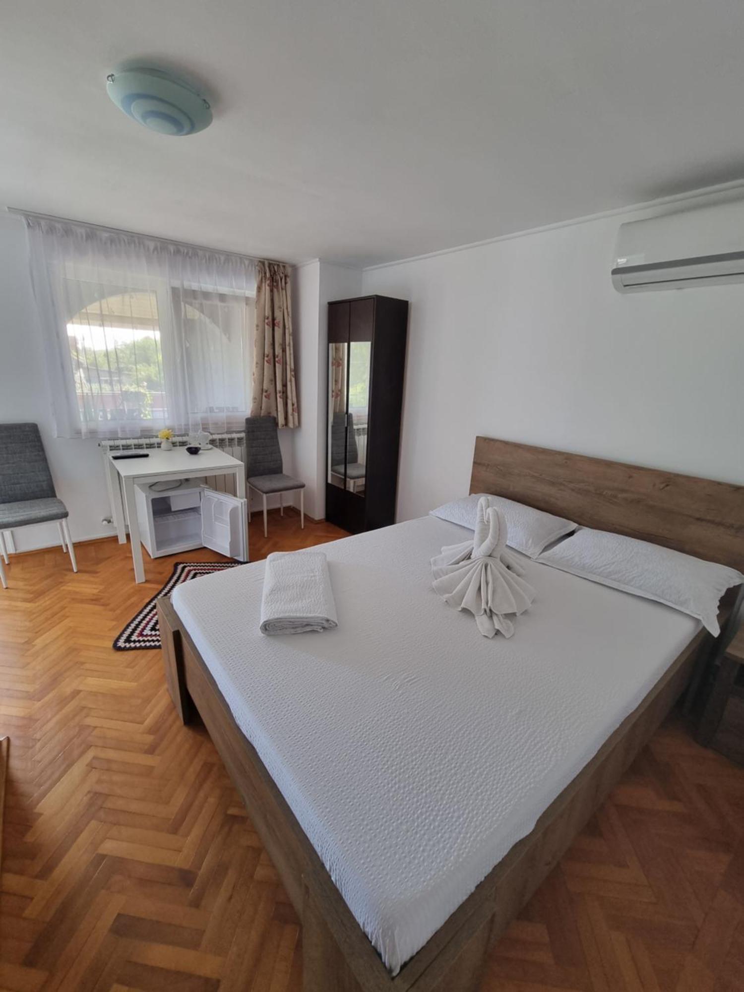 Casa Cu Trandafiri Murighiol Esterno foto