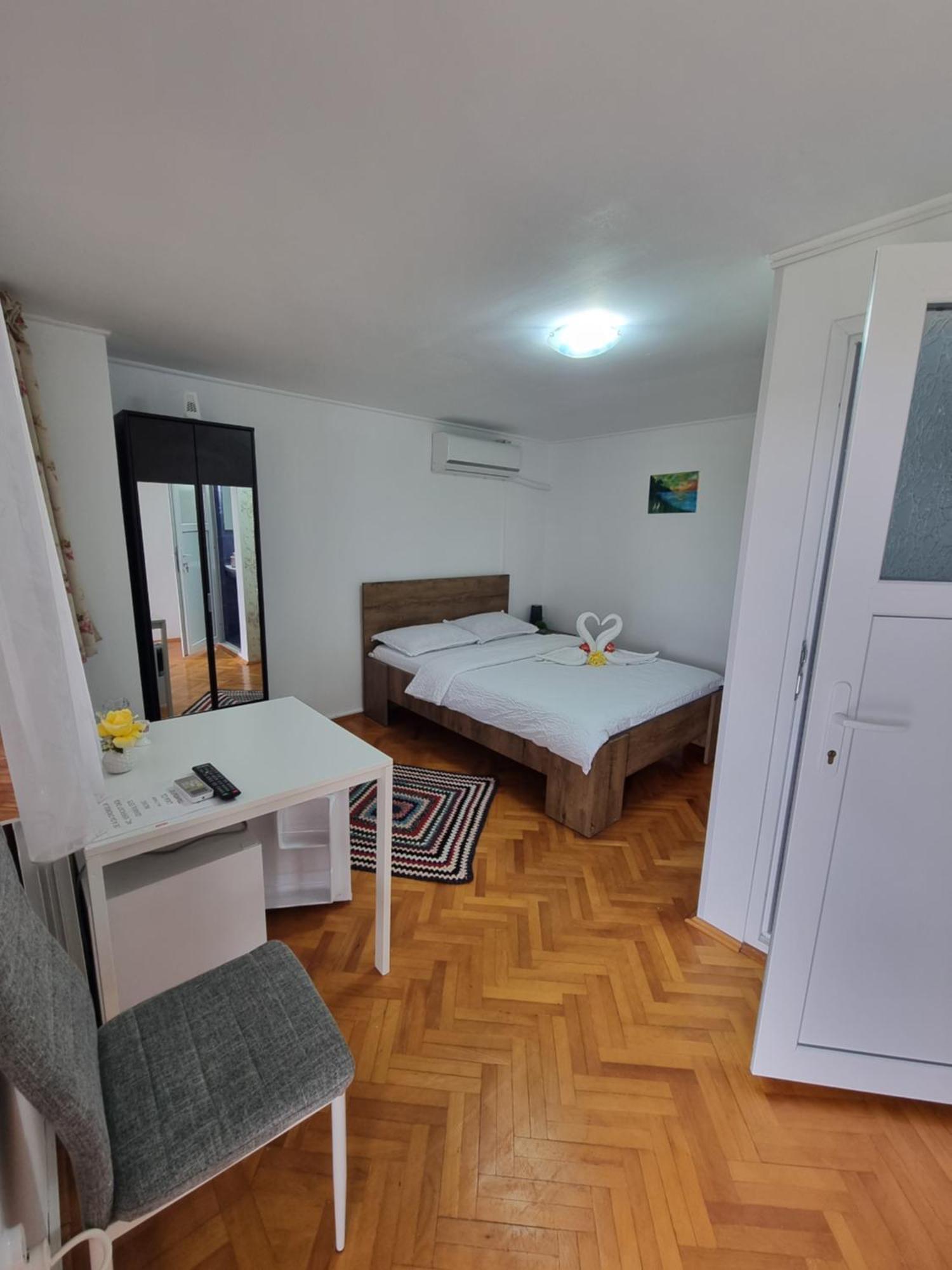 Casa Cu Trandafiri Murighiol Esterno foto