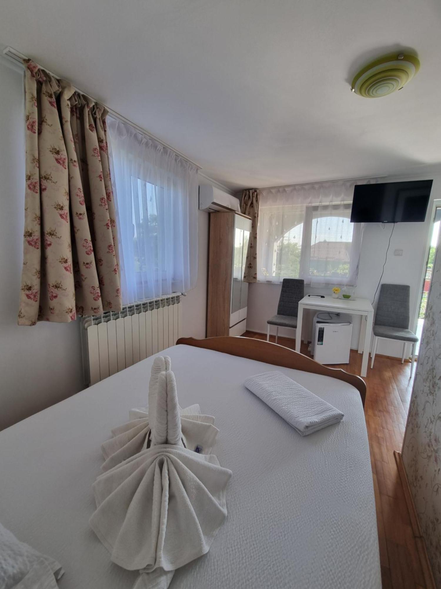 Casa Cu Trandafiri Murighiol Esterno foto