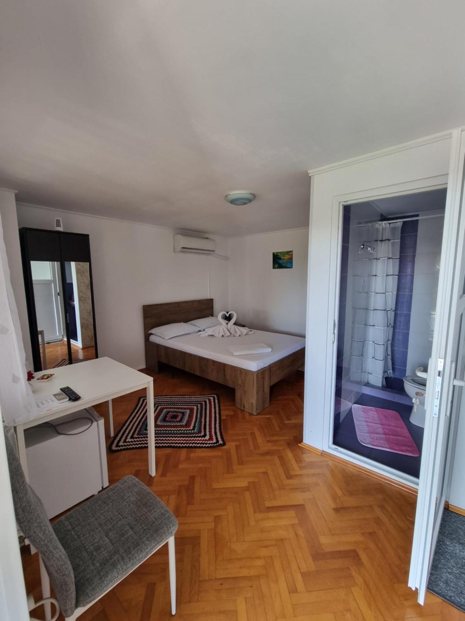 Casa Cu Trandafiri Murighiol Esterno foto