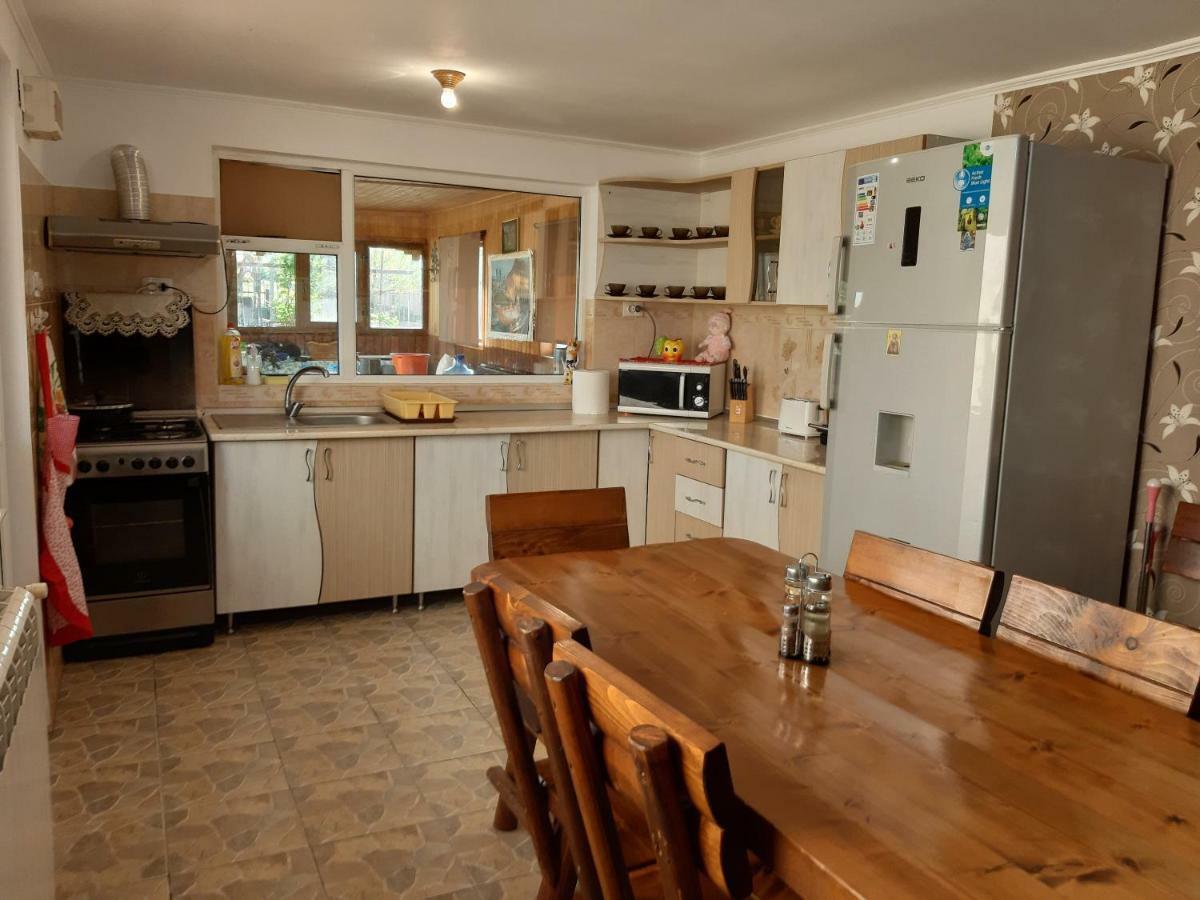 Casa Cu Trandafiri Murighiol Esterno foto